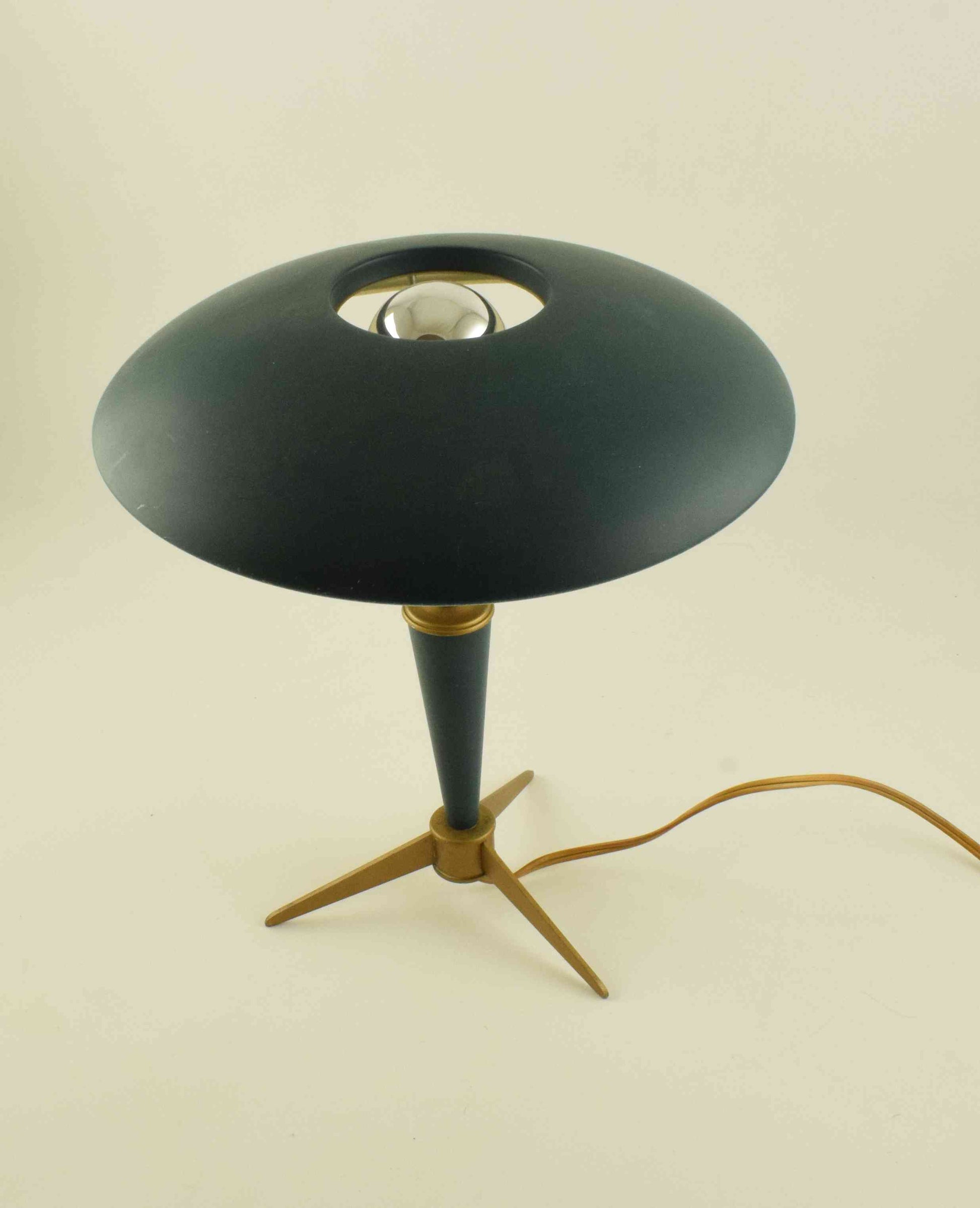 space age, louis kalff, gerald thurston, Henry Dreyfuss, Charles Ray Eames, Jonathan Ive, bauhaus, ufo desk lamp, lento hammerborg, henningsen ph5, jielde boulanger, stilnovo sciolari, industrial tablelamp