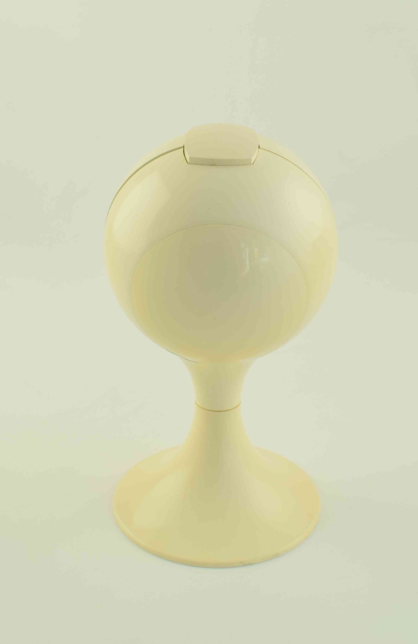 Blessing alarm clock, white pedestal tulip shape, made in Germany. Space age era, made of plastic from the early 1970S