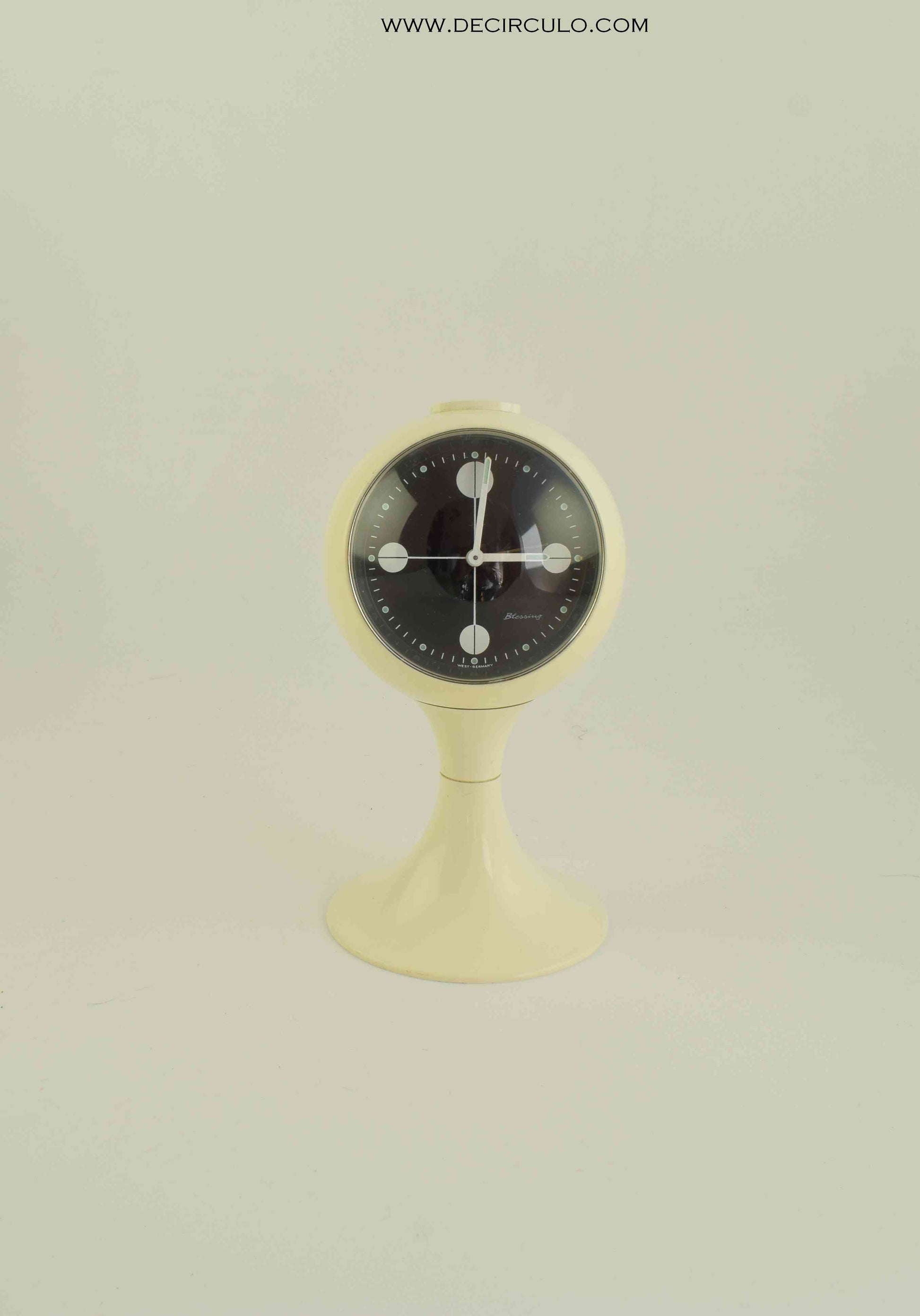 blessing alarm clock, junghans rhythm, verner panton, colombo kartell, pedestal tulip, bedroom white, scandinavian design, space age, atomic age, james bond, startrek, space invaders, star wars robot