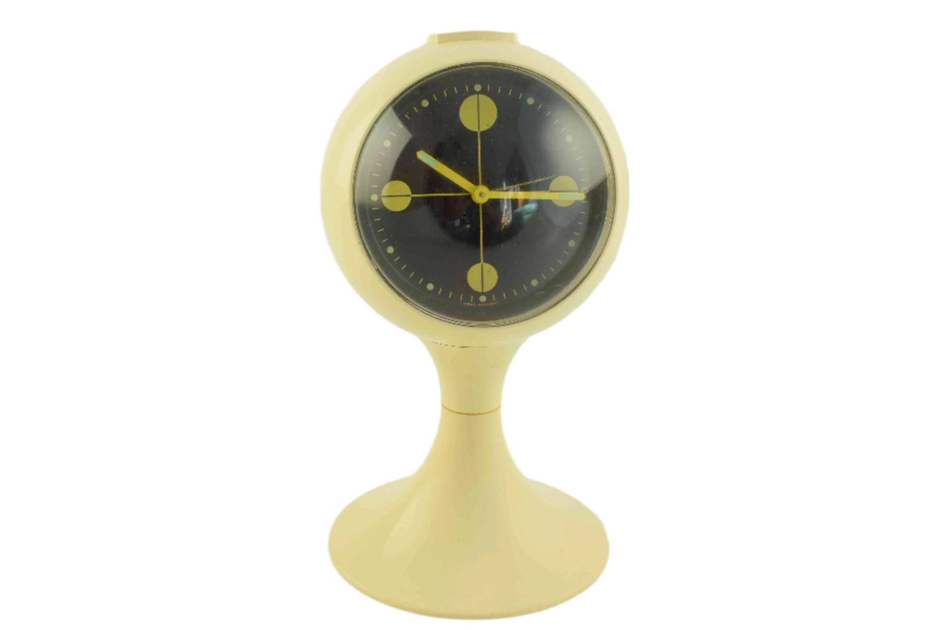 hipster style, blessing alarm clock, junghans rhythm, verner panton, colombo kartell, pedestal tulip, bedroom white, scandinavian design, space age, atomic age, startrek, vintage clock, retro clock