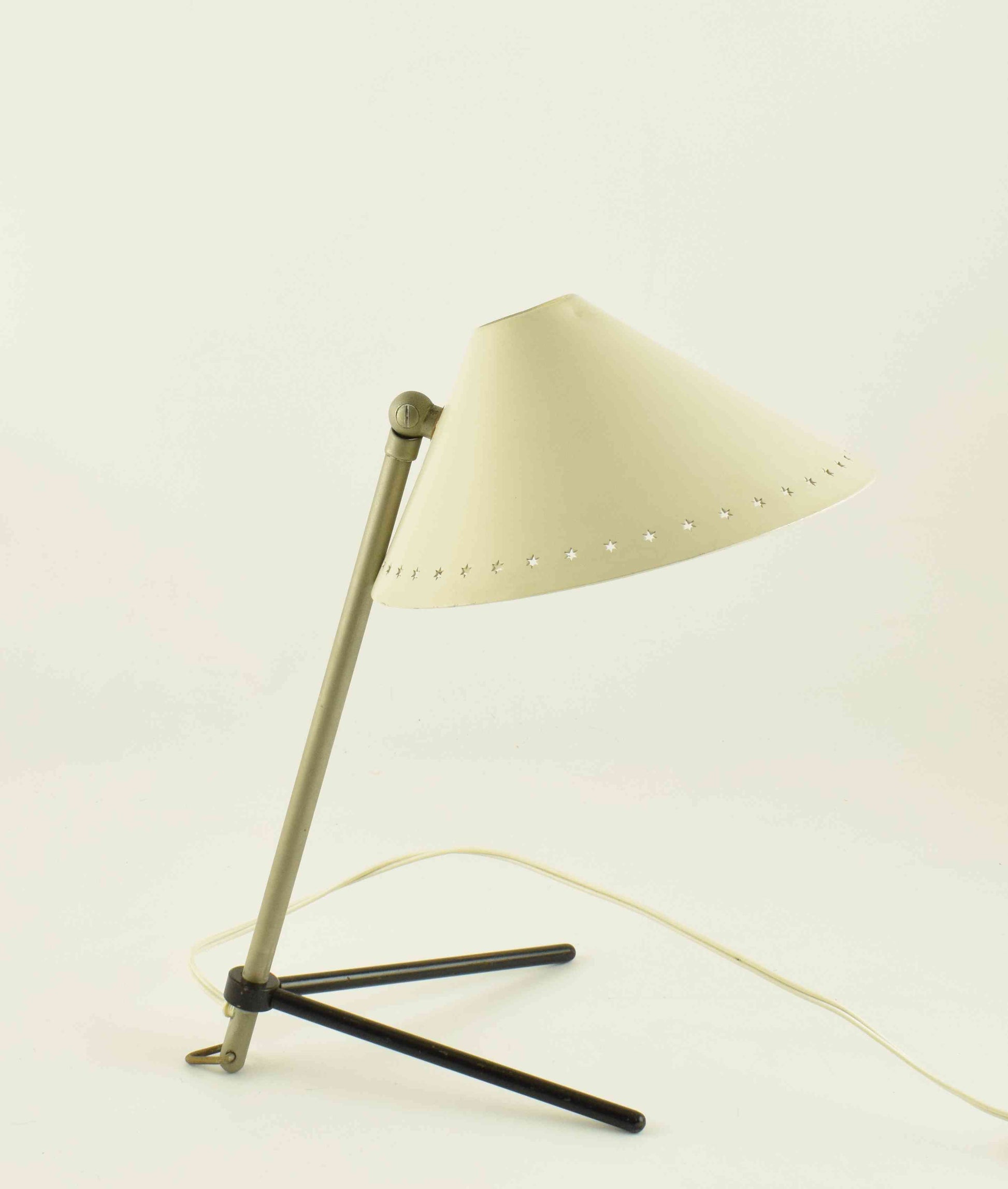 hala busquet, pinocchio pinokkio, industrial lamp, bedside lamp, desk light, dutch design, gispen raak dijkstra, minimalistic art, poulsen stilnovo, design icon eames, nelson eames pastoe, small tabe lamp, kalff sciolari rizzo