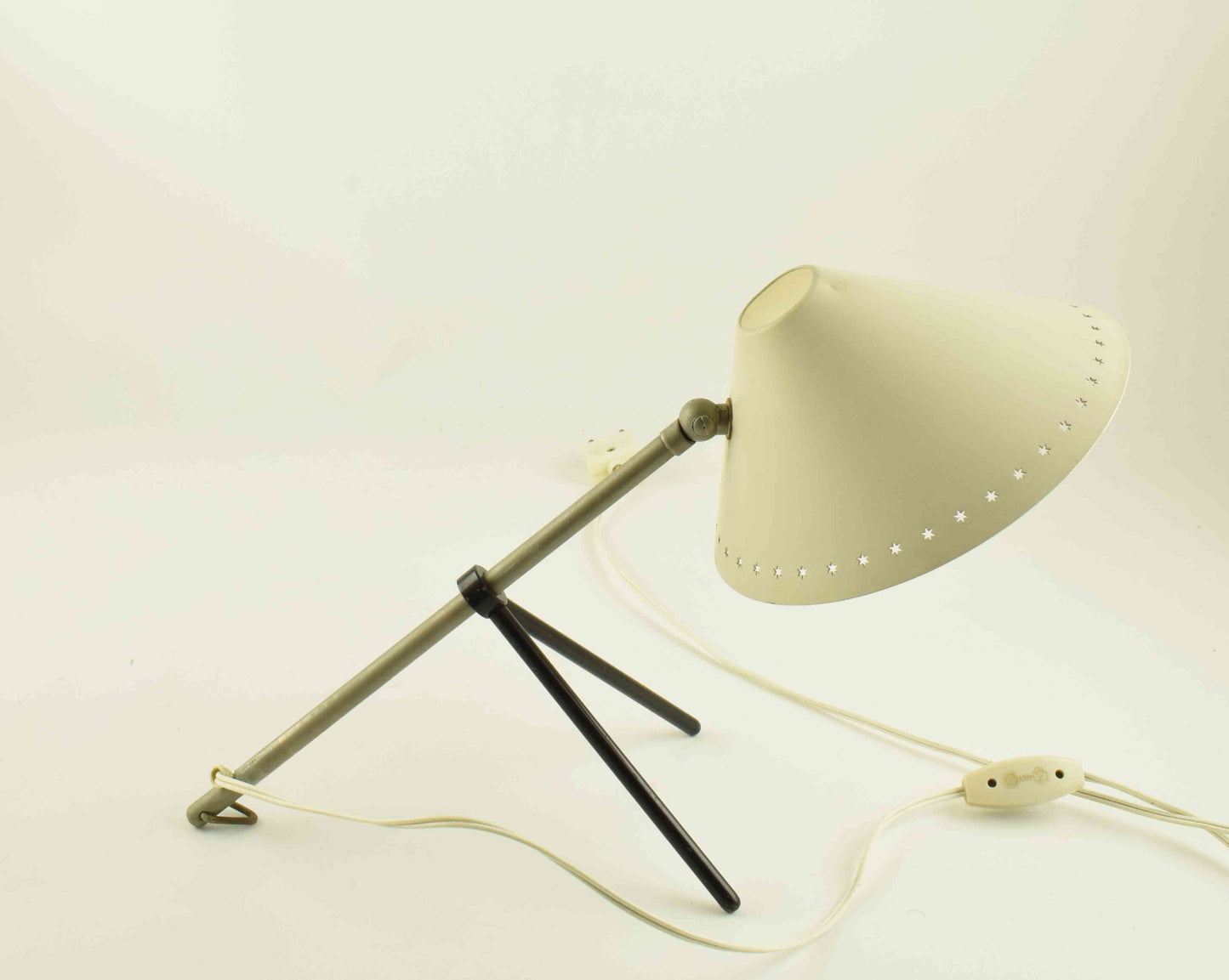 hala busquet, pinocchio pinokkio, industrial lamp, bedside lamp, desk light, dutch design, gispen raak dijkstra, minimalistic art, poulsen stilnovo, design icon eames, nelson eames pastoe, small tabe lamp, kalff sciolari rizzo