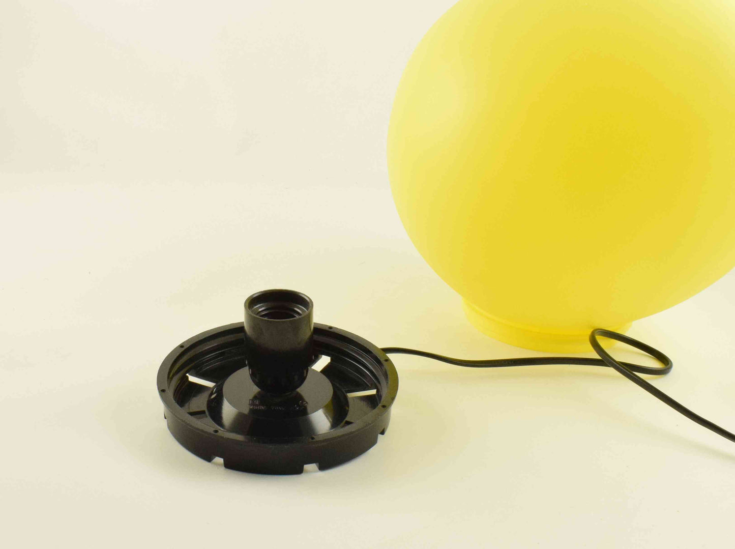 bilumen, kids lights, bed, eames, children, kids, lighting, lamp, balloon, yellow, panton, funny, present