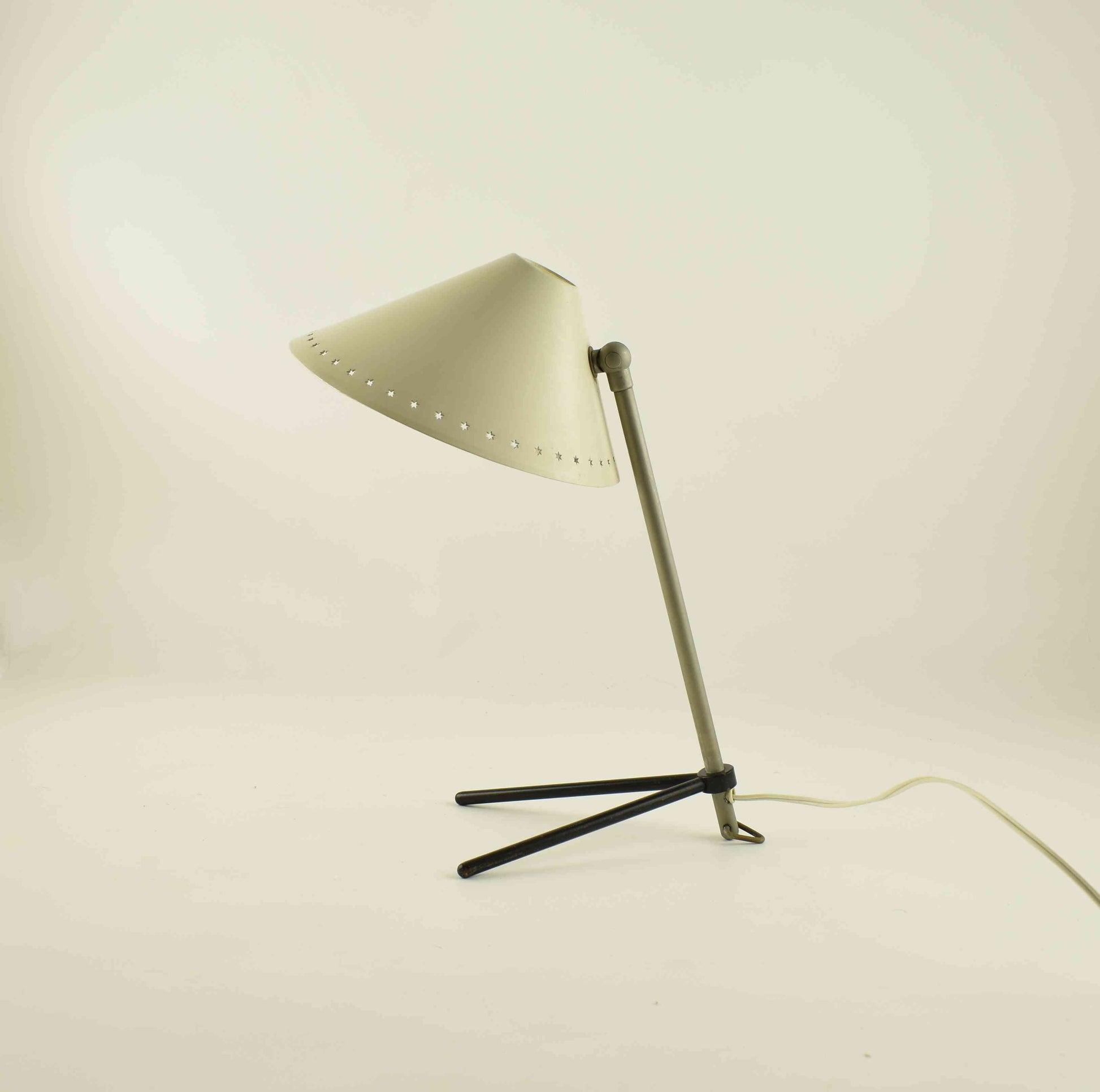 hala busquet, pinocchio pinokkio, industrial lamp, bedside lamp, desk light, dutch design, gispen raak dijkstra, minimalistic art, poulsen stilnovo, design icon eames, nelson eames pastoe, small tabe lamp, kalff sciolari rizzo