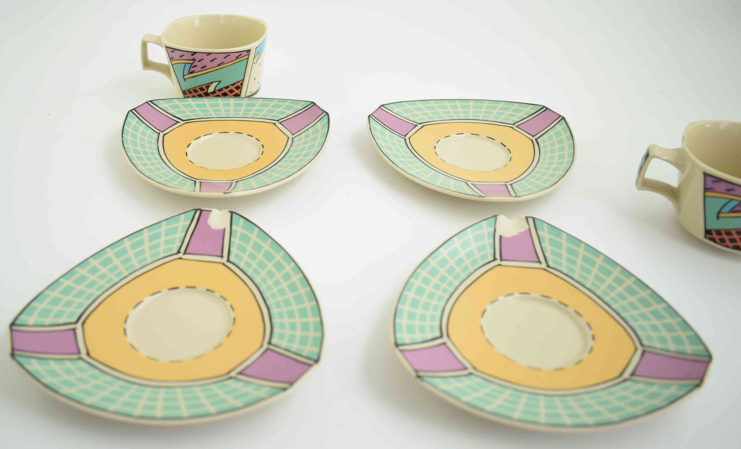 memphis style, graffiti 1980s, rosenthal ceramics, rosenthal porcelain, coffee cups, vintage plates, colorful cups, flash one rosenthal, museum piece, 1980s design, vintage ikea, vintage kitchenware, Villeroy Boch