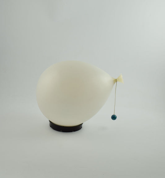 Lámpara Balloon diseñada por Yves Christin para sobremesa o aplique/techo Bilumen, Italia 1975 difusor de plástico soplado y base de ABS negro