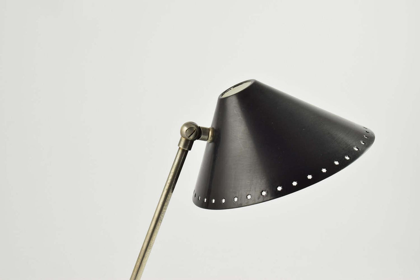 Lámpara Pinocho o lámpara pinokkio de H.Busquet de hala icono industrial minimalista de los años cincuenta