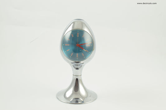 blessing alarm clock, junghans rhythm, verner panton, colombo kartell, pedestal tulip, bedroom white, scandinavian design, space age, atomic age, james bond, startrek, space invaders, star wars robot