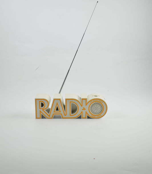 Radioradio Model: 20-1 van Isis Electronics; HK in de vorm van het woord radio.