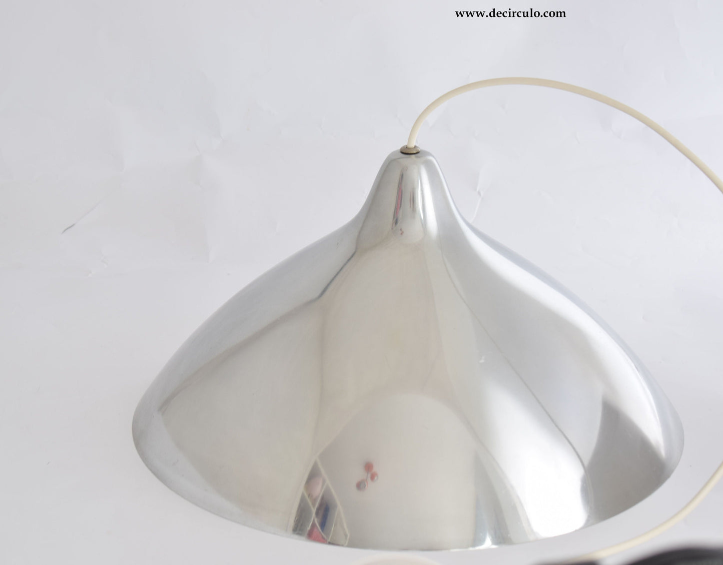 Stockmann Orno diseño Lisa Johansson-Pape lámpara colgante de aluminio fabricada en finlandia 1950-1959