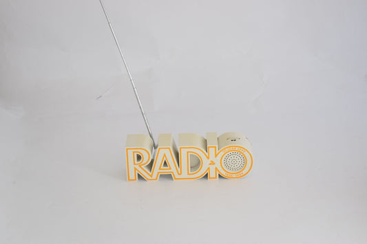 Radio radio Model in de vorm van het woord radio.