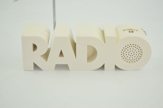 Radioradio Model in de vorm van het woord radio AM- en FM-frequentie