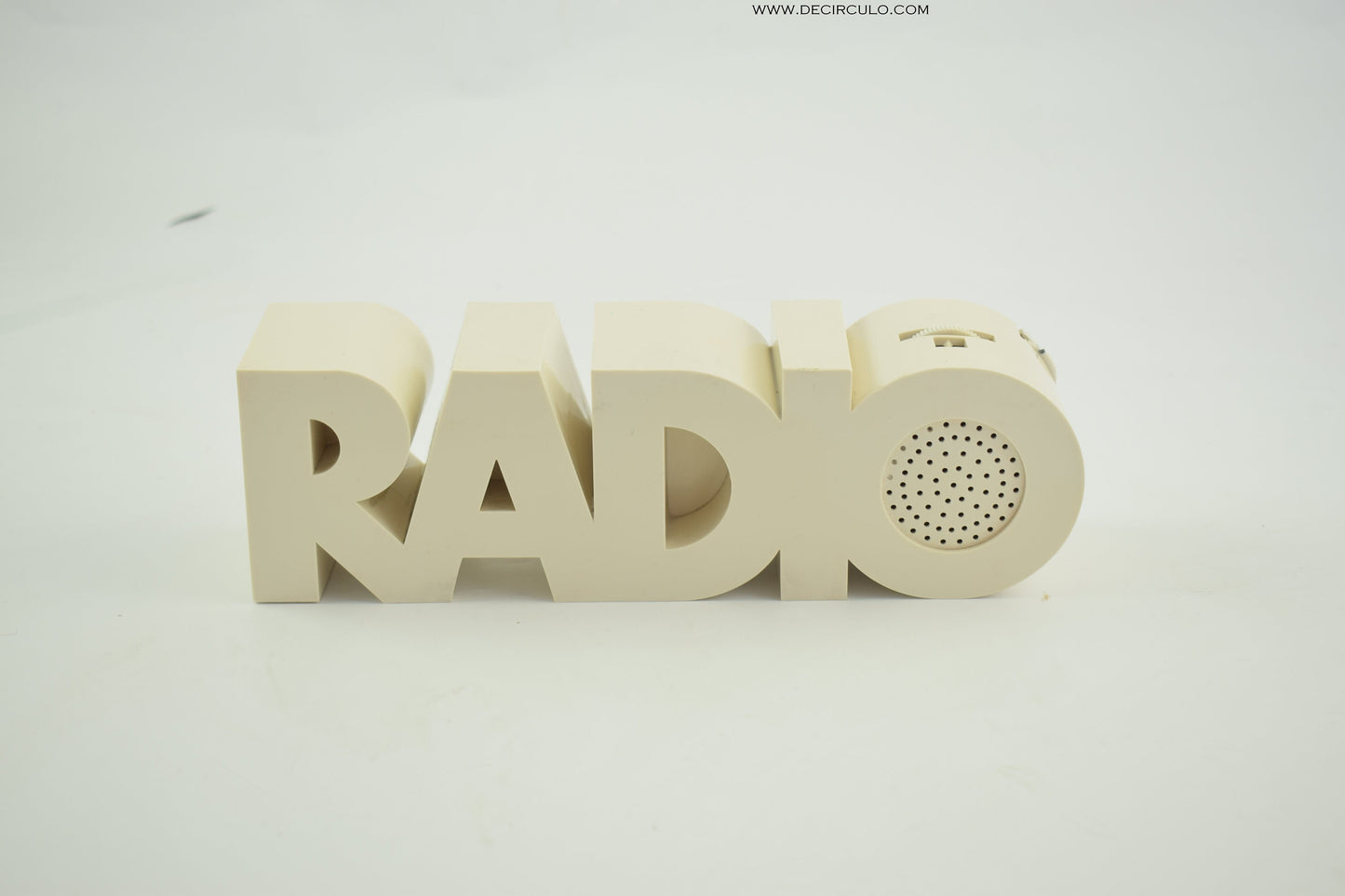 Radio radio Model in the form of the word radio UKW and MW frequency