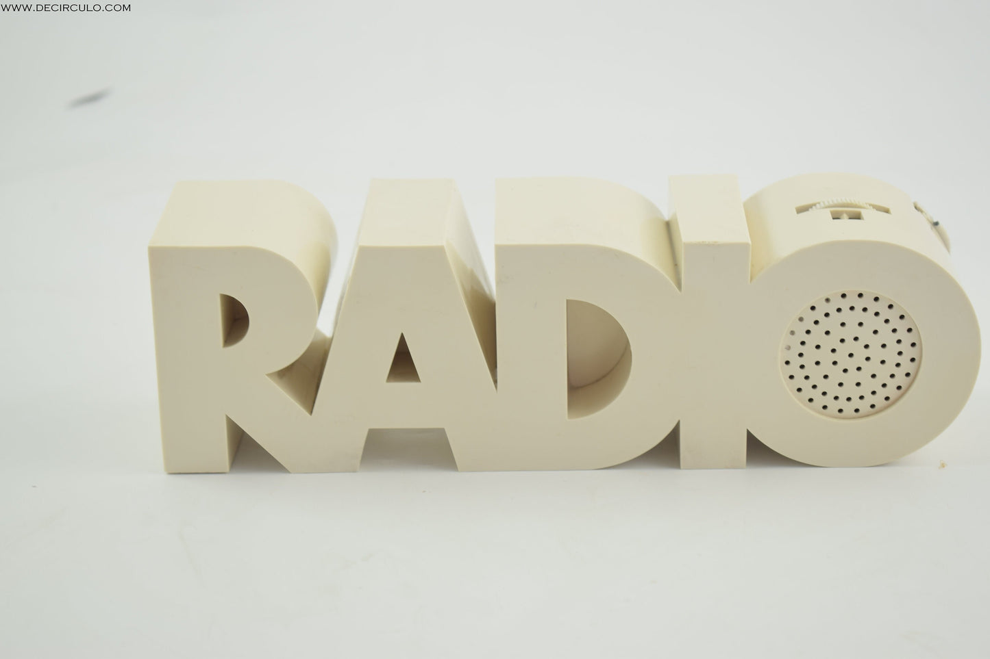 Radio radio Model in the form of the word radio UKW and MW frequency