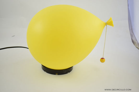 Ballonlamp ontworpen door Yves Christin voor Bilumen tafel- of wand/plafondlamp, Italië jaren 70 diffuser van geblazen kunststof en zwarte ABS voet