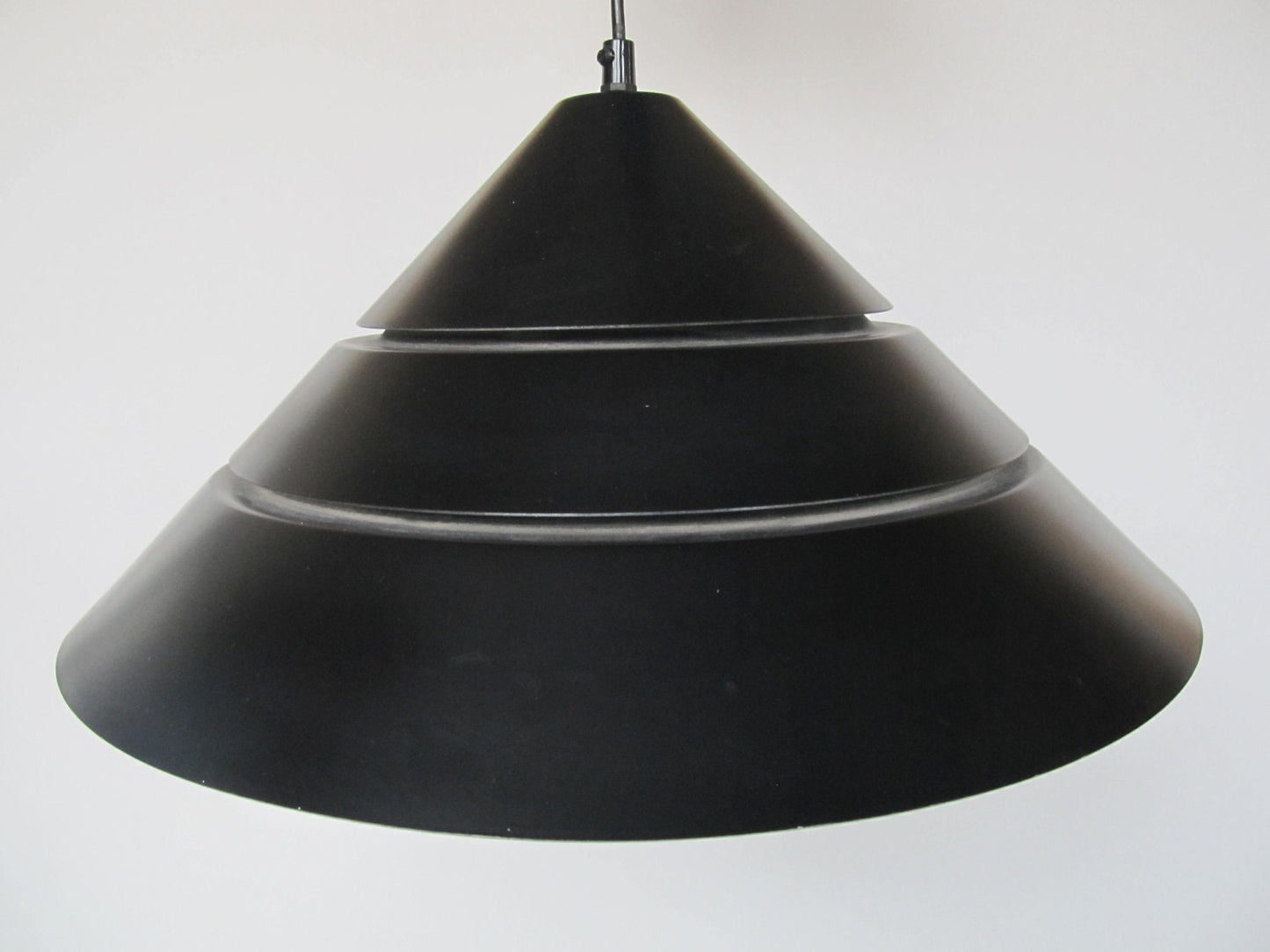 Hans Agne Jakobsson AB markaryd zweden hanglamp, prachtige zweeds design zwarte hanglamp