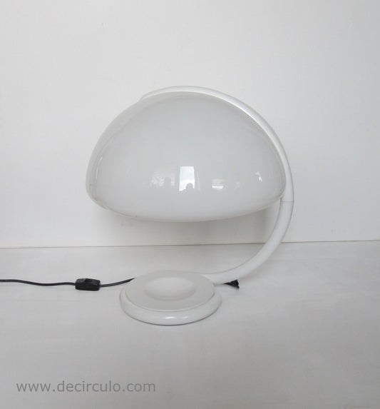 Italian design icon from Elio Martinelli Serpente tavolo 599, tablelamp from Martinelli Luce