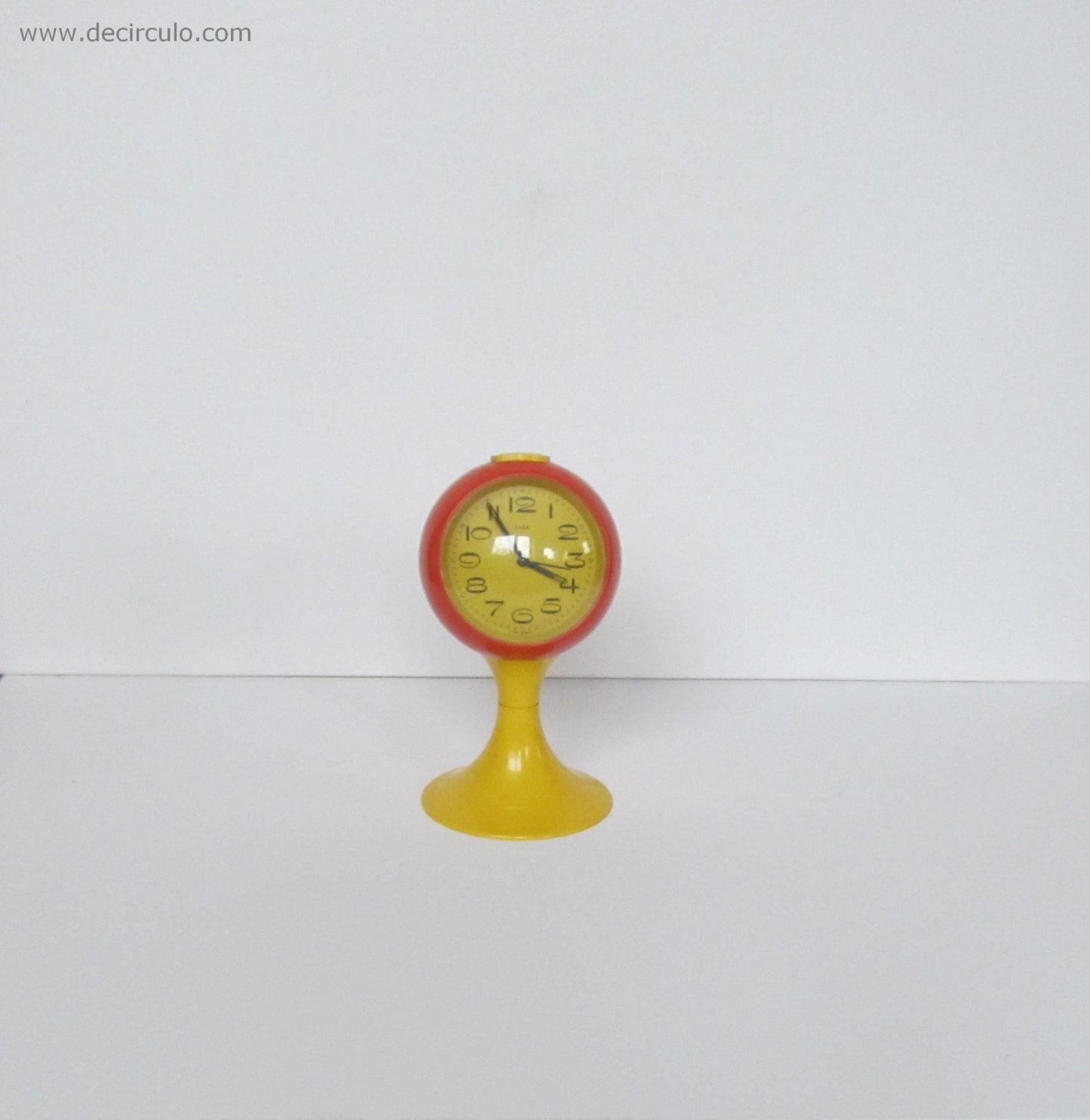 Yellow Orange alarm clock, pedestal tulip shape, made in Germany. Space age era, made of plastic from the early 1970s