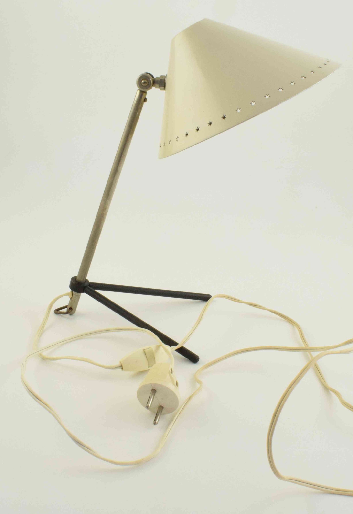 hala busquet, pinocchio pinokkio, industrial lamp, bedside lamp, desk light, dutch design, gispen raak dijkstra, minimalistic art, poulsen stilnovo, design icon eames, nelson eames pastoe, small tabe lamp, kalff sciolari rizzo