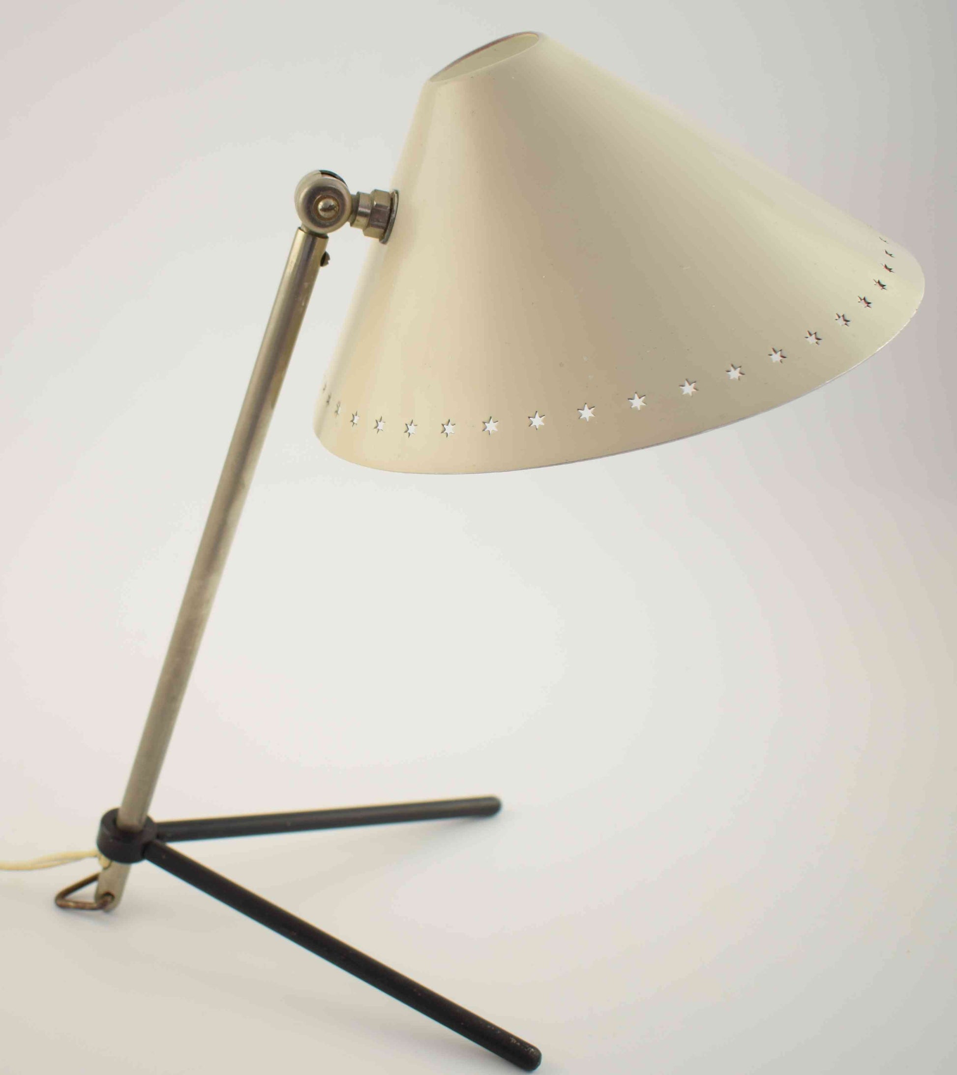 hala busquet, pinocchio pinokkio, industrial lamp, bedside lamp, desk light, dutch design, gispen raak dijkstra, minimalistic art, poulsen stilnovo, design icon eames, nelson eames pastoe, small tabe lamp, kalff sciolari rizzo